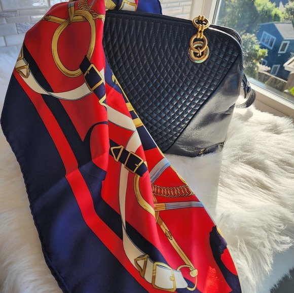 BALLY~ Buttery Lambskin Bag! SO GOOD! - Picture 7 of 17